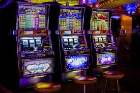 Sports betting information page showing basketball and football options on lucky game